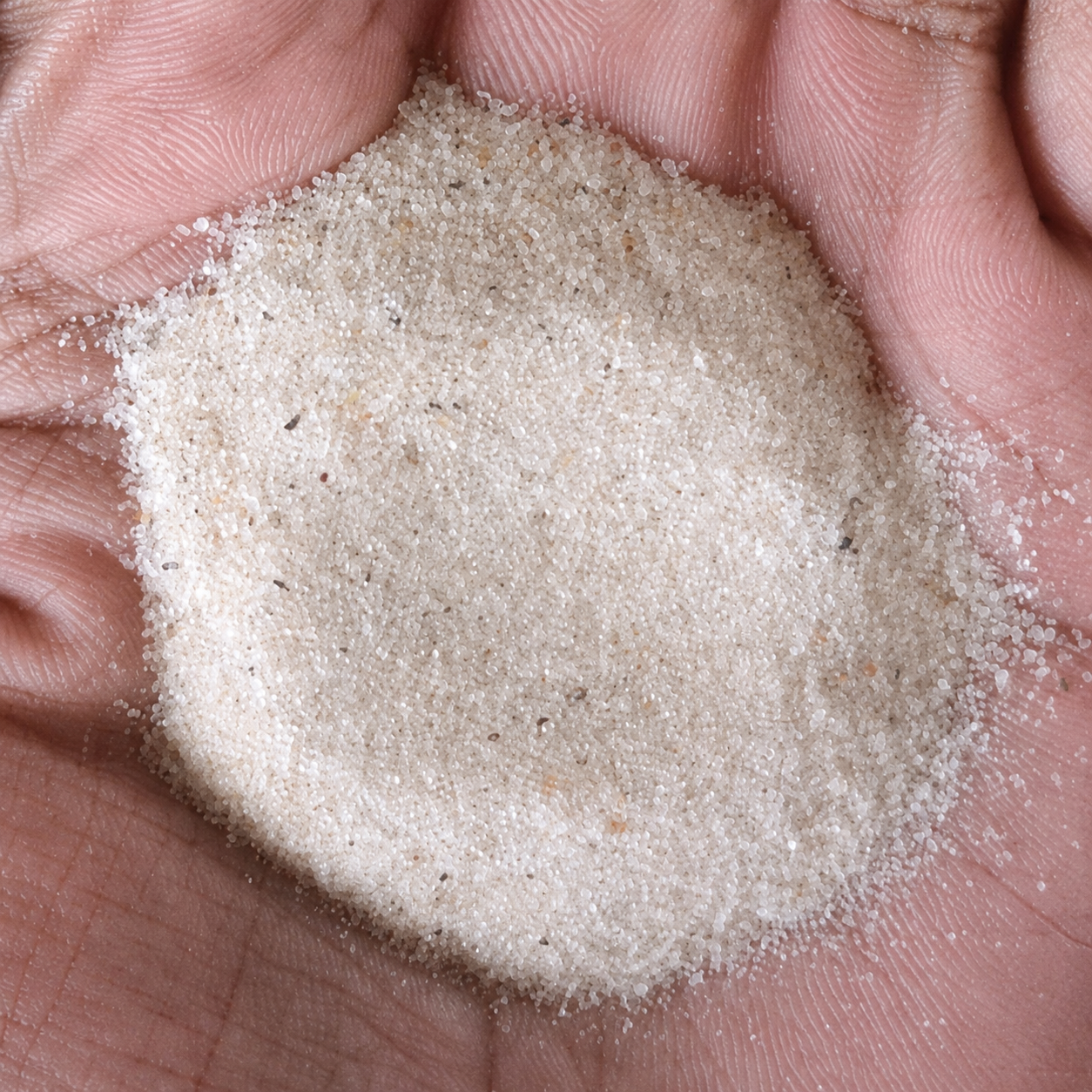 Graded quartz grit